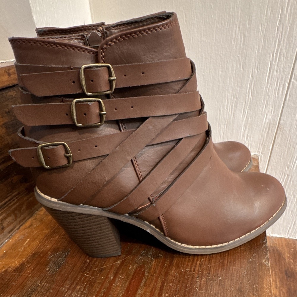 Journee Collection Women's Sz 10 "Strap" Multi-Strap Buckle Ankle Bootie Brown